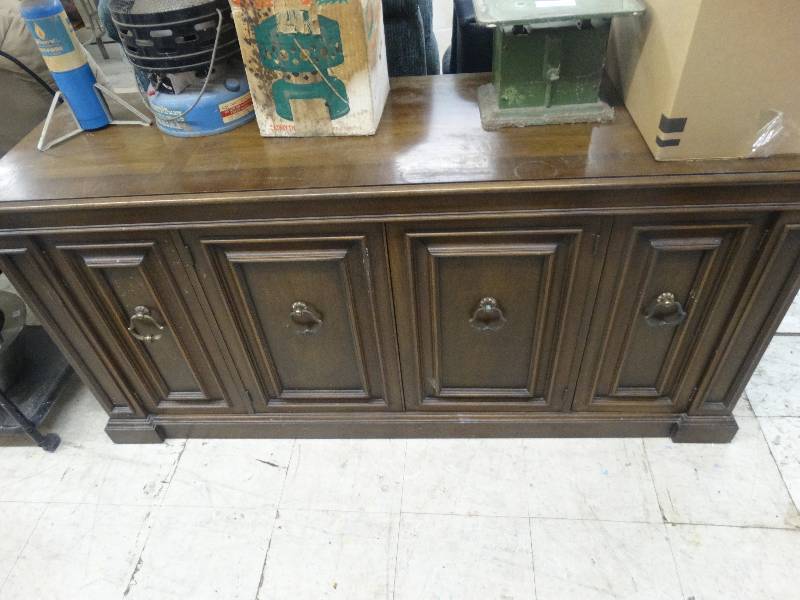 lot 902 image: Nice Wood Media Stand.
