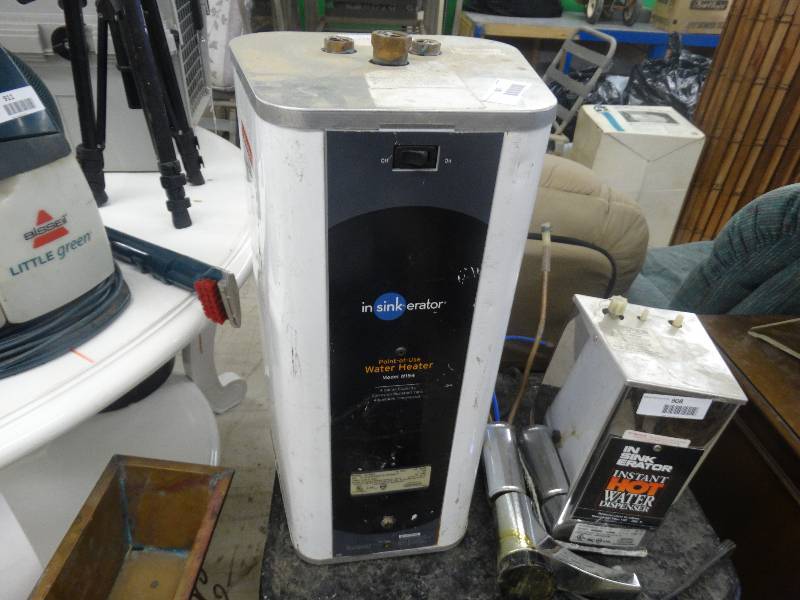 lot 907 image: Insinkerator Water Heater.