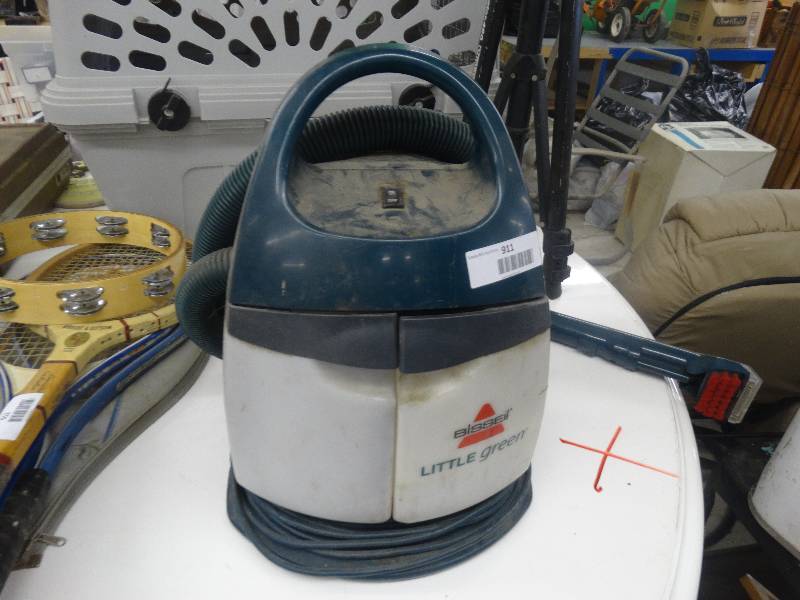 lot 911 image: Bissell Carpet Cleaner.