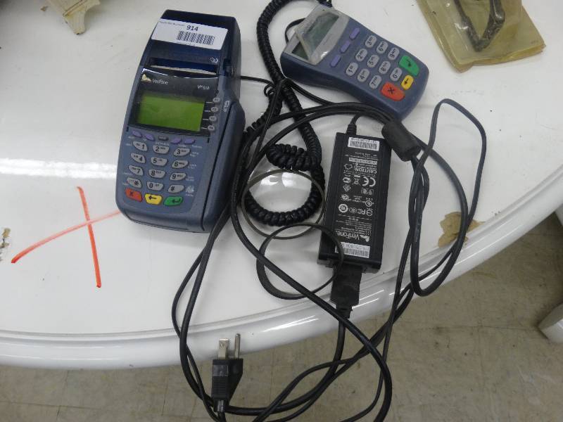 lot 914 image: Credit Card Machine & Pin pad.