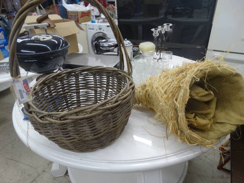 lot 927 image: 2 Baskets.