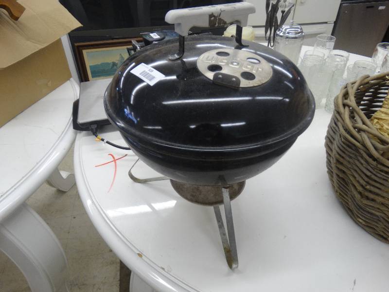 lot 928 image: Weber Small Charcoal Grill.