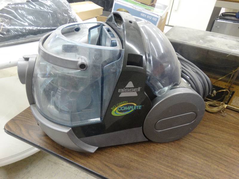 lot 934 image: Bissell Big Green Complete Vacuum.