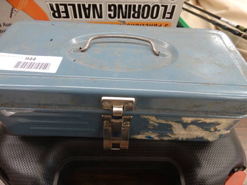 lot 944 image: Toolbox WContents.