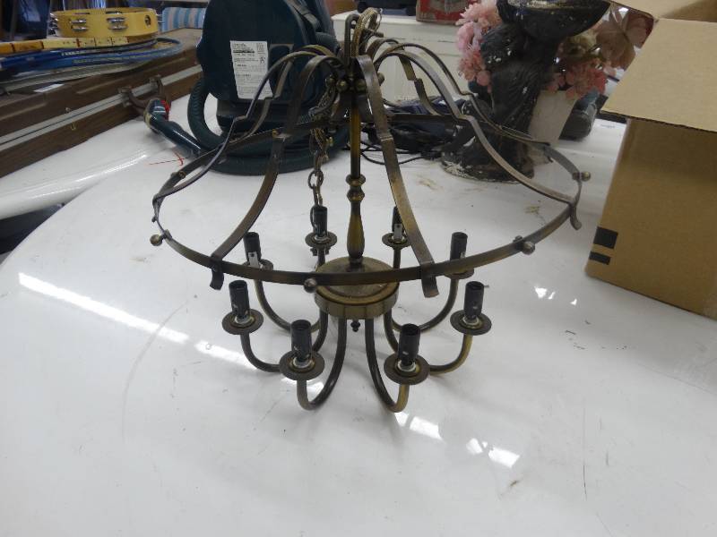 lot 951 image: Chandelier WParts, Not Sure If Complete.