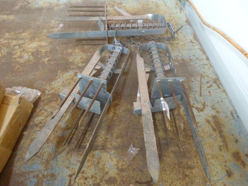 lot 966 image: 3 Gopher Traps.