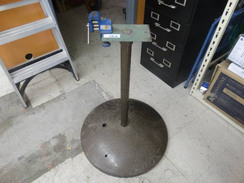 lot 971 image: Stand WVice.