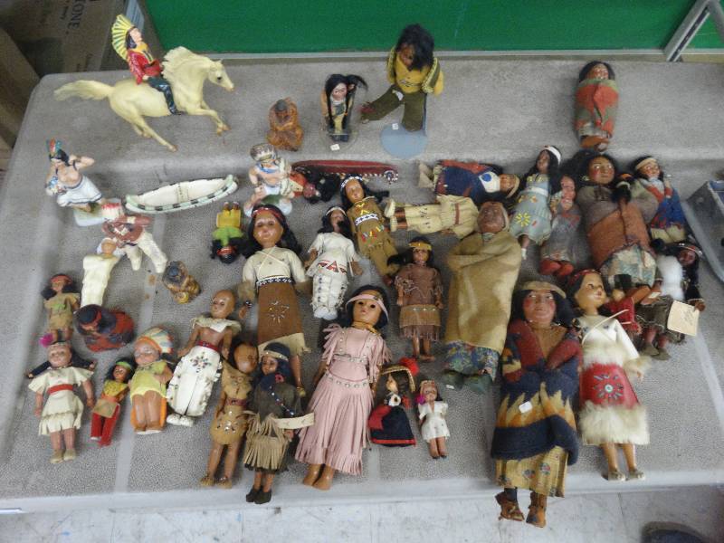 lot 974 image: Box Of Native American Dolls