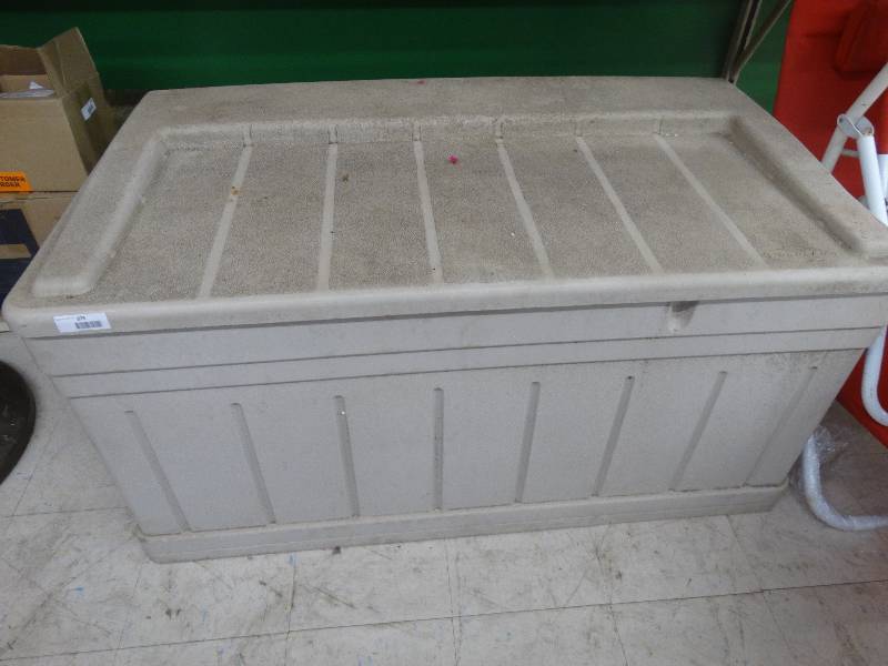 lot 975 image: Suncast Outdoor Storage Bin.