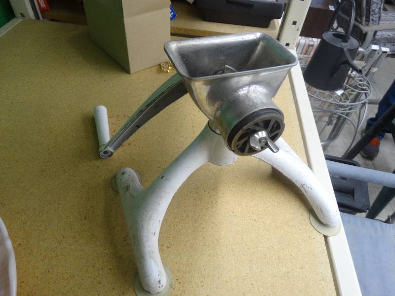 lot 983 image: Maid Of Honor Meat Grinder.