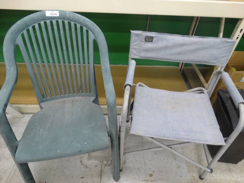 lot 984 image: Yard Chair & Camping Chair.