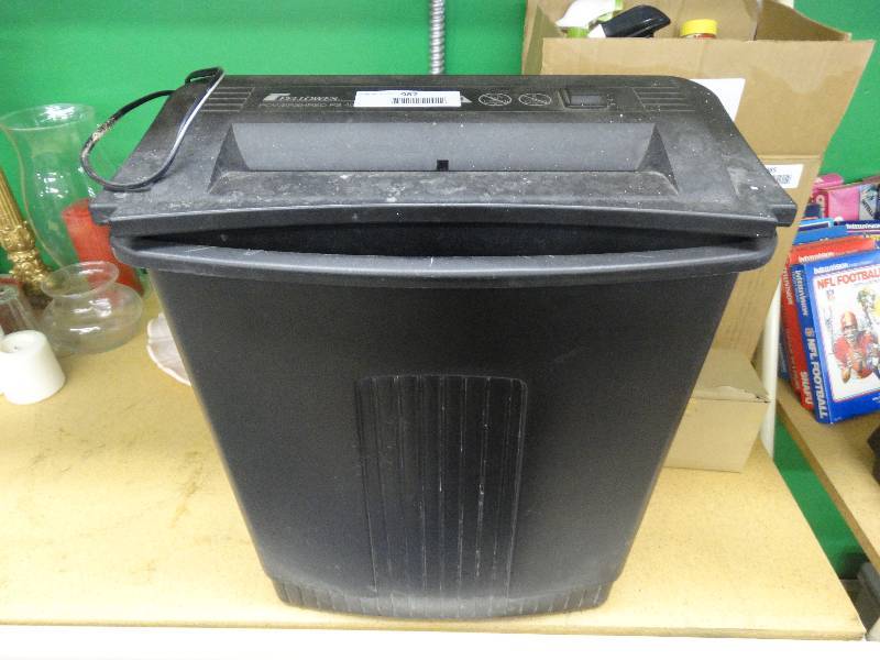 lot 987 image: Fellowes Power Shred Paper Shredder.