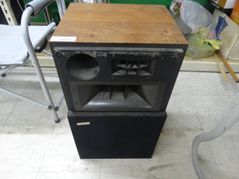 lot 990 image: Pioneer Speaker.
