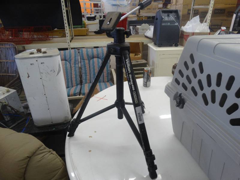 lot 993 image: Velbon Stratos 460 Camero Tripod.
