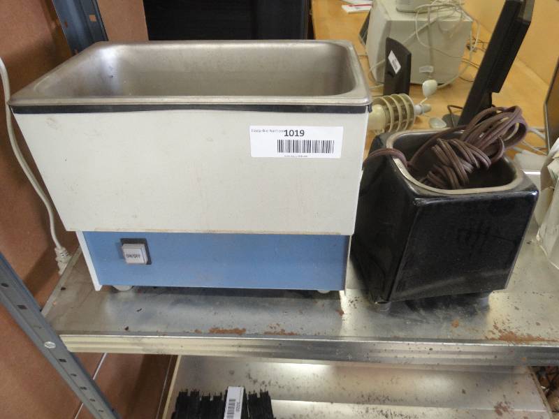 lot 1019 image: 2 Electric Food Warmers.