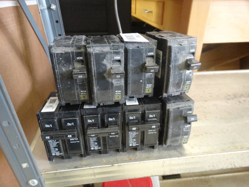 lot 1020 image: 5 Single Breaker Switches, 3 Double Breaker Switches.