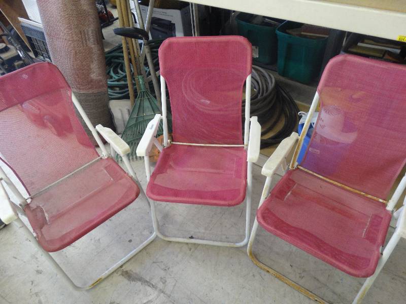 lot 1033 image: 3 Folding Lawn Chairs.