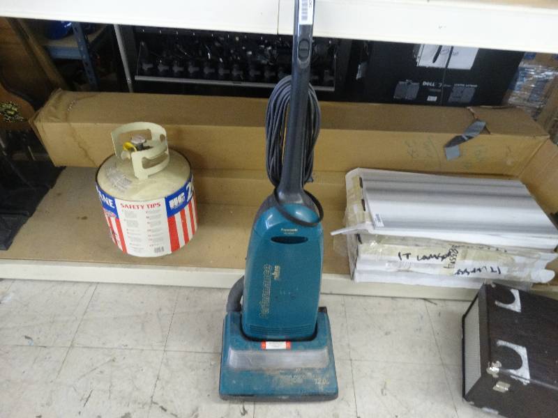 lot 1041 image: Panasonic Vacuum Cleaner.