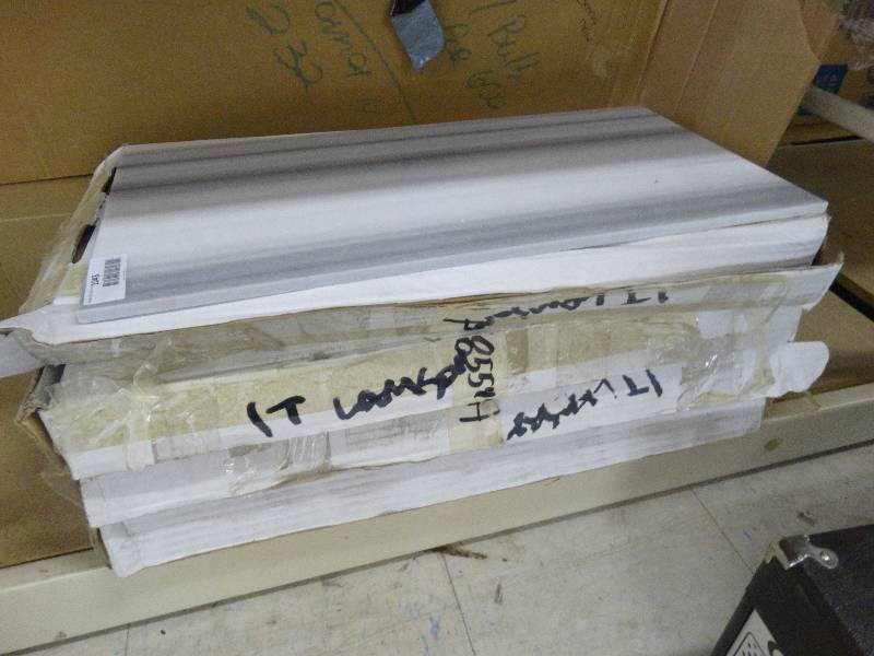 lot 1043 image: 4 Cases Of Marble Slabs.