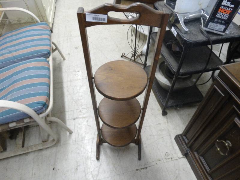 lot 1047 image: Wooden Foldable Plant Stand.
