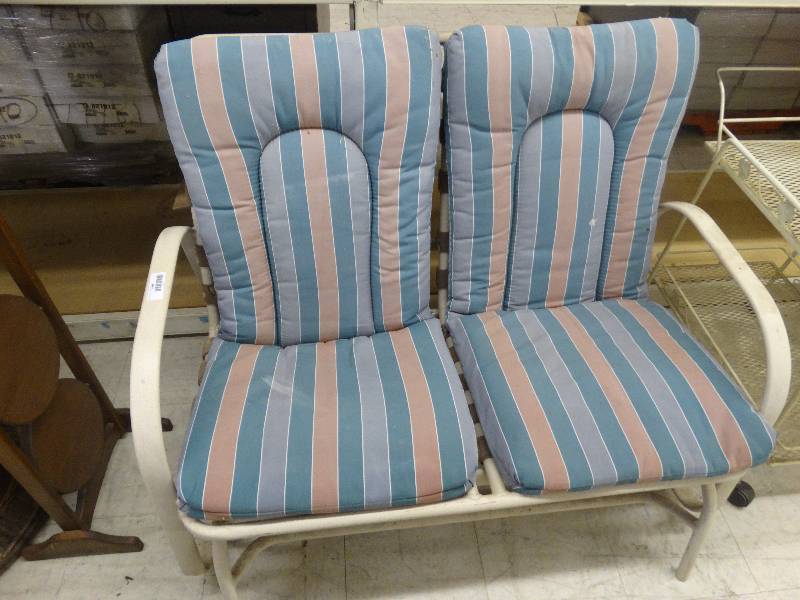 lot 1048 image: 2 Seat Patio Rocking Chair.