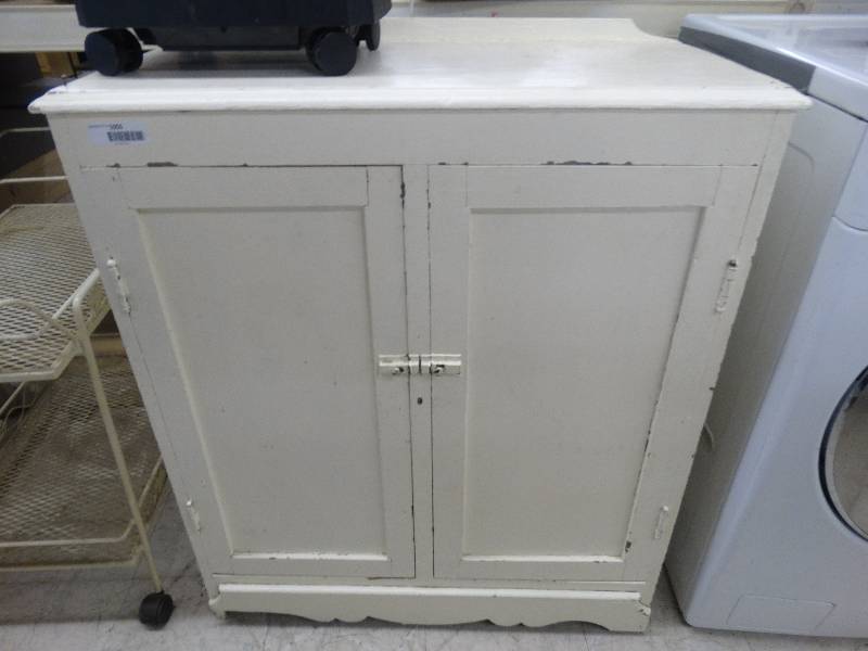 lot 1055 image: Wooden Cabinet.
