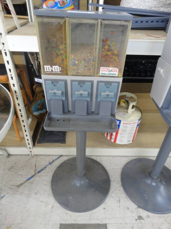 lot 1066 image: Vend Star 3000 Candy Machine 3-Select-No Key.
