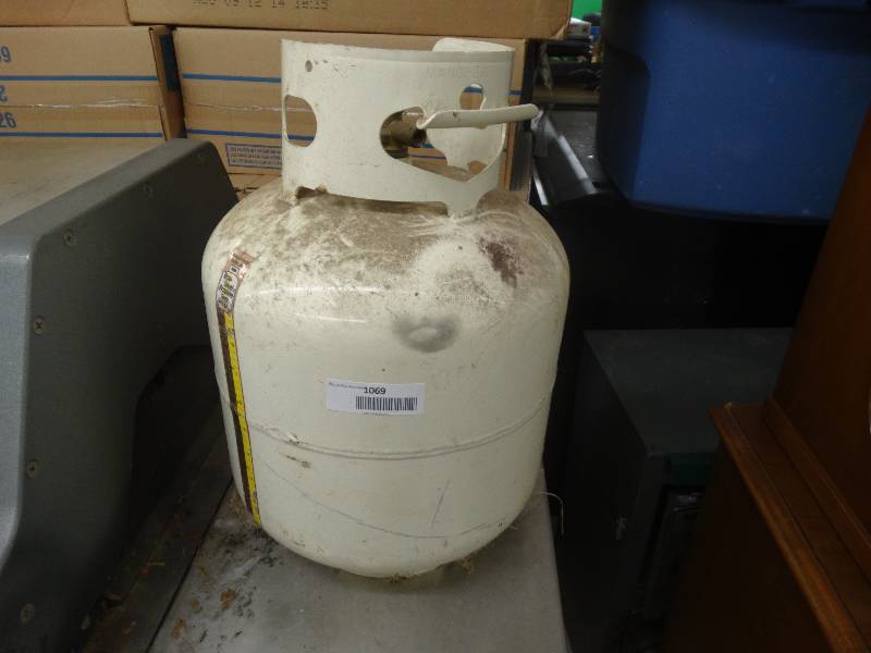 lot 1069 image: Propane Tank - Partially Full.