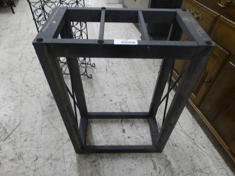 lot 1071 image: 10 Gallon Aquarium Stand.