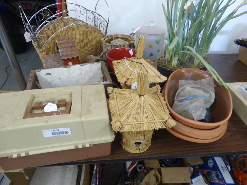 lot 1091 image: Lot Of Various YardHome Decor.