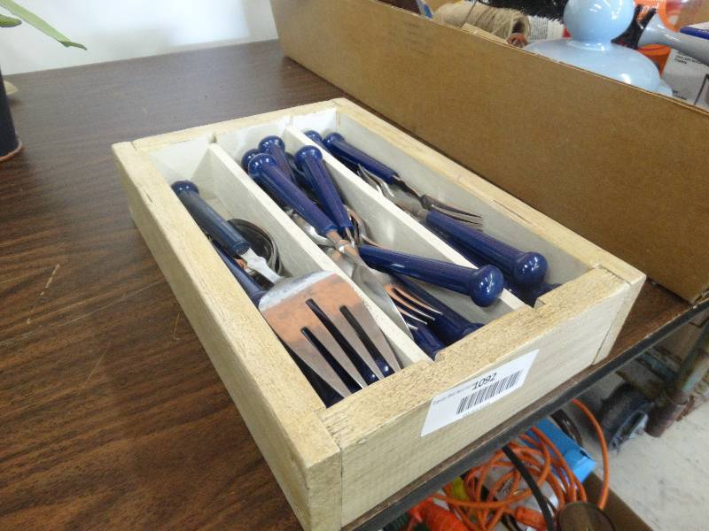 lot 1092 image: Box Of Nice Silver Ware.