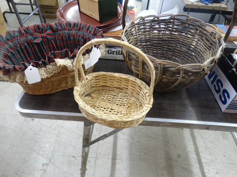 lot 1099 image: 3 Weaved Baskets.