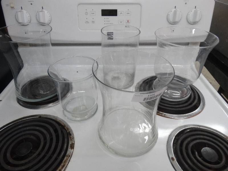 lot 1101 image: 5 Pieces Of Decorative Glass Ware.