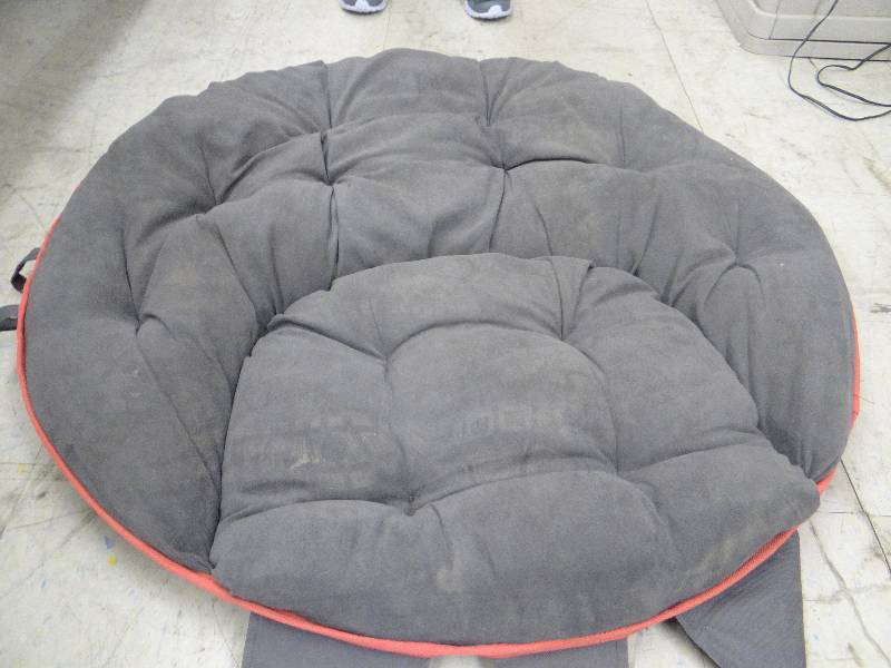lot 1131 image: Nice Big Gel Set Cushion Can Be USed For Dog Bed.