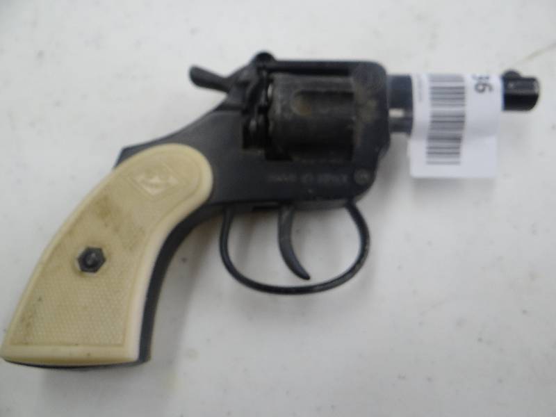 lot 1136 image: Starter Revolver, Mod.1960 Made In Italy.