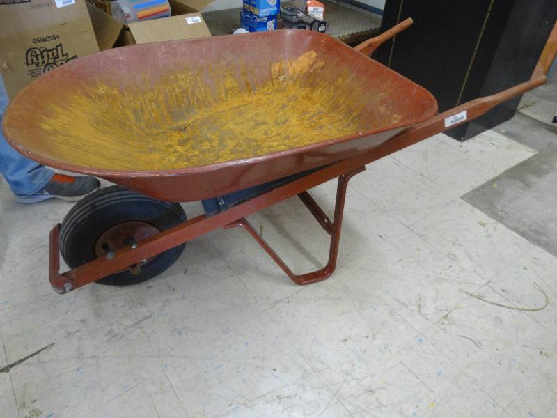 lot 1102 image: True Temper Wheelbarrow.