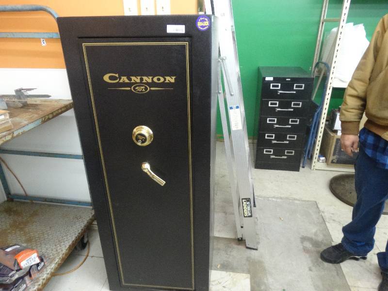 NIce Cannon Gun Safe, Come With Key & Combination. 5 Ft H X 2 Ft W X 18" D. North Wichita