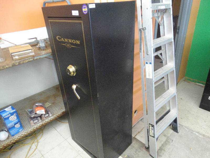 NIce Cannon Gun Safe, Come With Key & Combination. 5 Ft H X 2 Ft W X 18