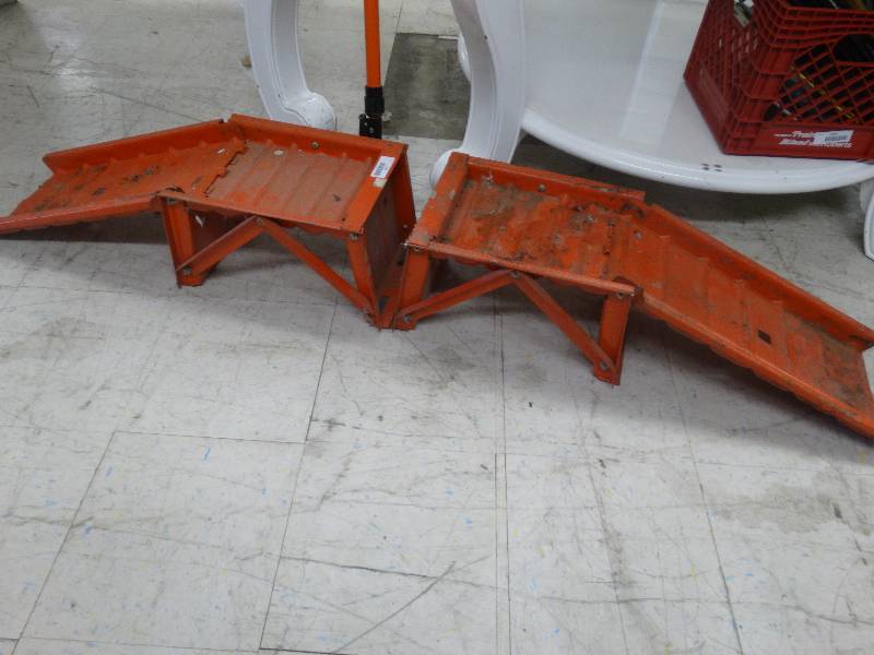 lot 1106 image: 4 Part Car Ramps.