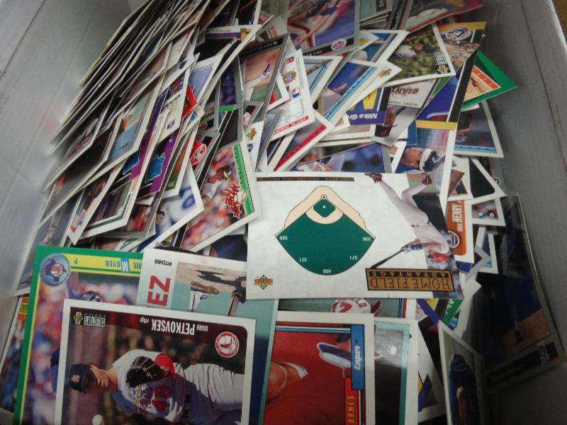 lot 1112 image: Shoe Box Filled Of Various Baseball Cards.