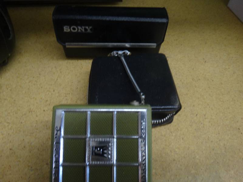 lot 1113 image: Super 8 Transistor & Sony Case.