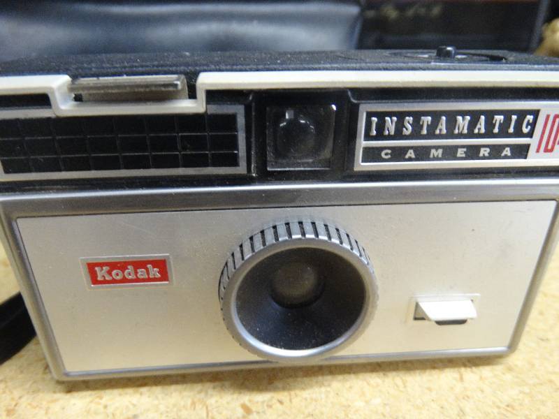 lot 1114 image: Kodak Instamatic Camera 104 WCase.