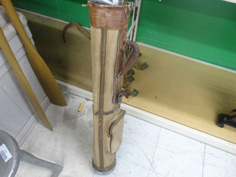 lot 1119 image: 15 Ft Ball Retriever & Golf Bag Old.