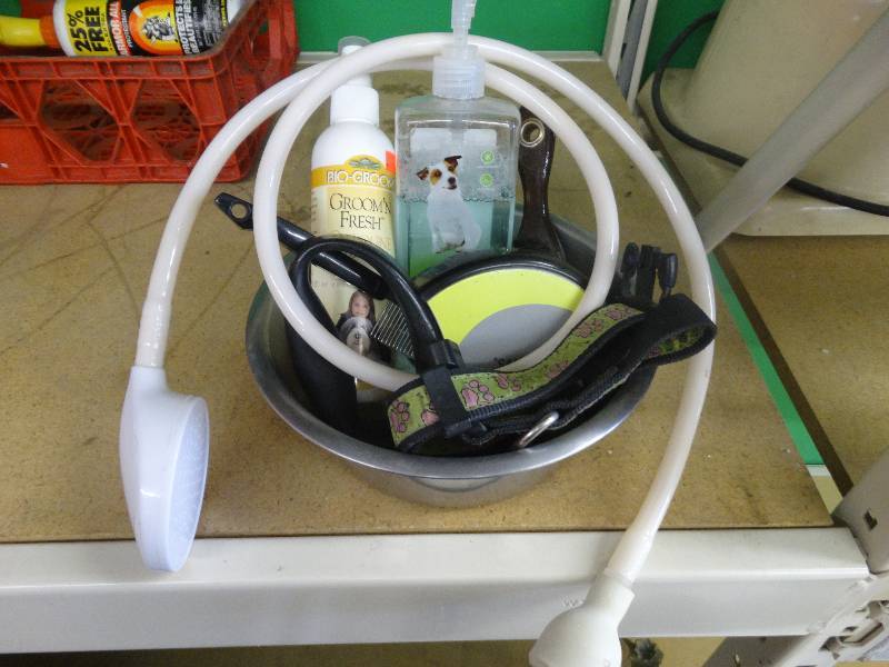 lot 1122 image: Dog Food Bowl & Supplies.