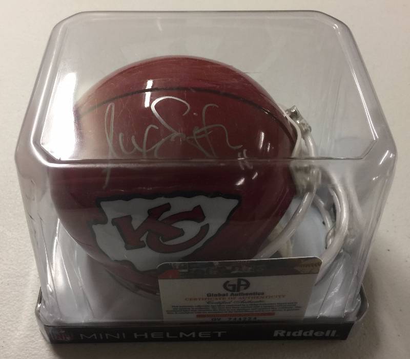 lot 1009 image: Signed Kansas City Chiefs Alex Smith #11 Mini Helmet with GAI