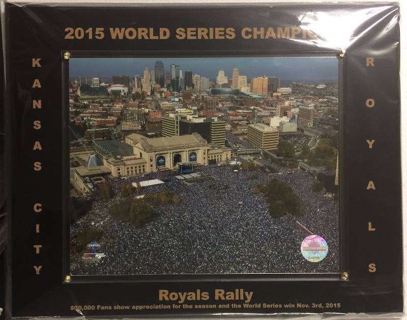 lot 1021 image: Kansas City Royals 2015 World Championship Rally 8x10 Photograph in Wooden Display Plaque
