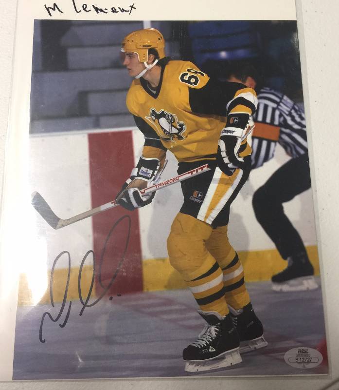 lot 1034 image: Signed Mario Lemieux Pittsburgh Penguins 8x10 Photograph in Bold Black Ink with ACE Certification