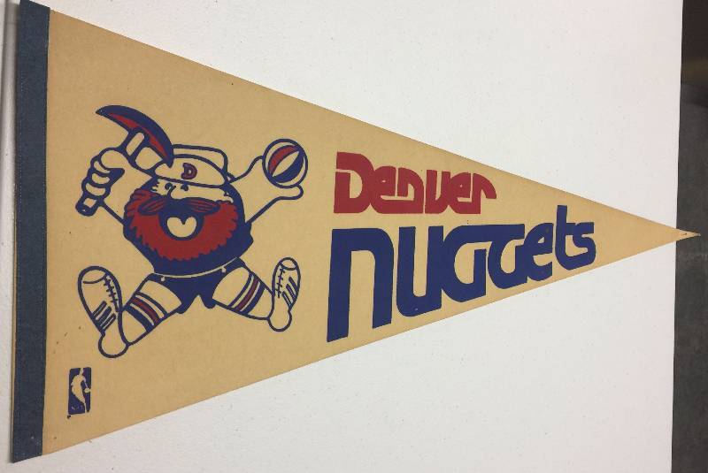 lot 1044 image: Original 1970s or 1980s Denver Nuggets Basketball Team Pennant with Team Name & Mascot