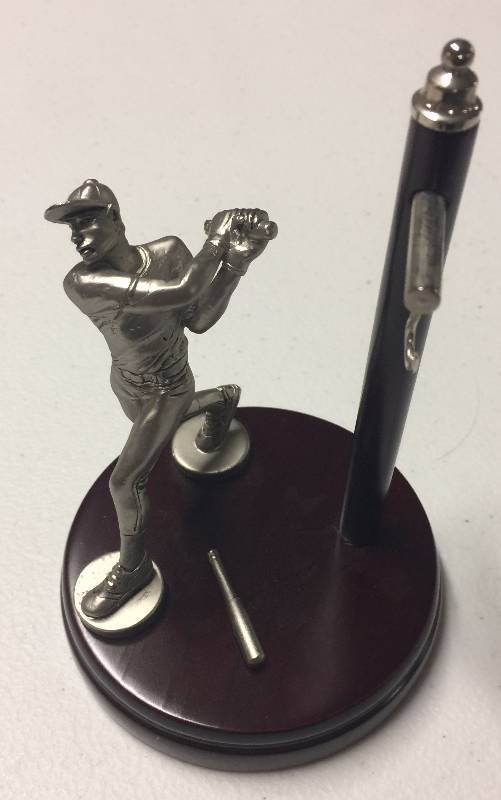 lot 1105 image: Silver Baseball Player Desk Statue HALL OF FAME COLLECTION