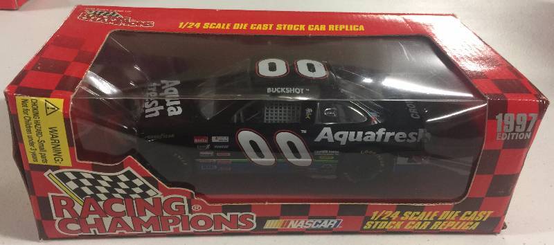 lot 1164 image: 1997 Edition Racing Champions 124 Diecast Stock Car Replica #00